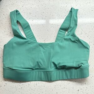 Vuori women’s sports bra